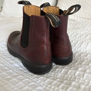 Blundstone Burgundy Ankle Boots, size 9 worn approx 6 times.